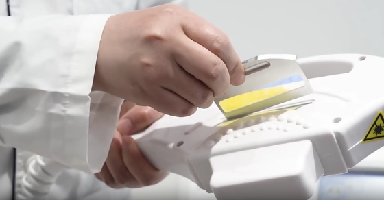 آلة تخفيض الشعر USB IPL ، آلة إزالة الشعر الخفيفة النبضية المكثفة OEM / ODM